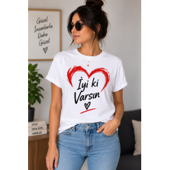 İyi ki Varsın Baskılı Tişört Kadın 