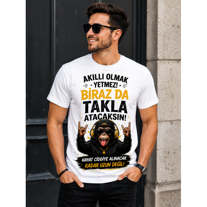 Akıllı Olmak Yetmez Biraz da Takla Atacaksın Baskılı Erkek Tişört Akıllı Olmak Yetmez Biraz da Takla Atacaksın Baskılı Erkek Tişört